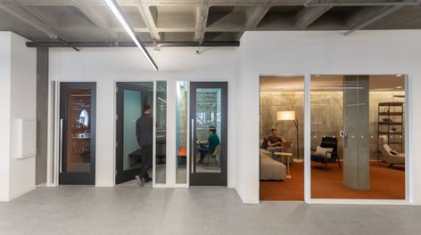 Gallery of Patreon Office / Gensler - 10 Startup Office, Warehouse Office, Office Architecture, Office Design Inspiration, Corporate Office Design, Cozy Office, Quiet Room, Office Space Design, Office Lounge