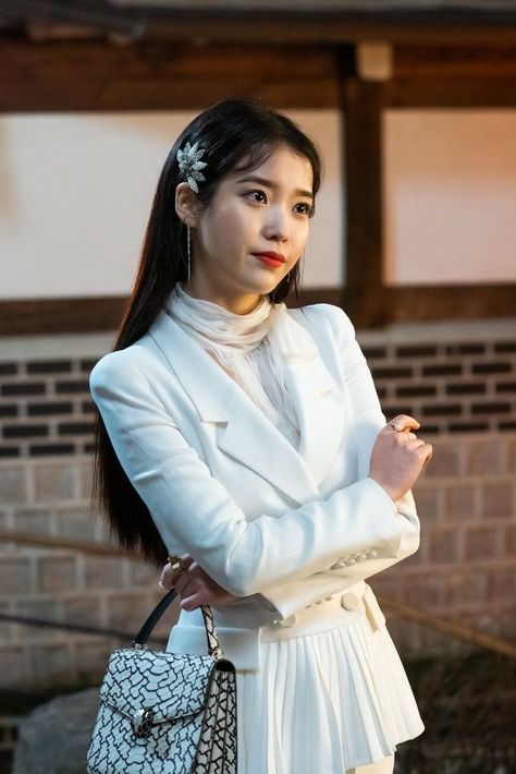 ☽ on Twitter: "iu's outfits in hotel del luna… " Luna Fashion, Iu Hair, Iu Fashion, Estilo Punk, Korean Actresses, Mode Inspo, Looks Chic, Korean Celebrities, Mode Vintage