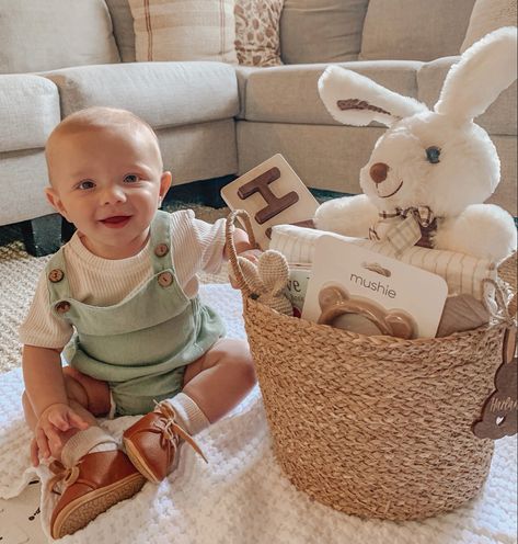 Easter Basket For Baby Boy, Easter Basket For Newborn, Infant Easter Basket Ideas, Easter Outfits For Family, Baby Boy Easter Outfits, Baby Boy Easter Basket, Baby Easter Pictures, Baby Shower Stationary, Baby Gift Packs