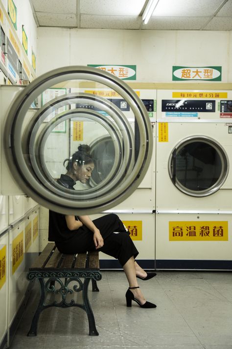 Laundry Shoot, Laundry Mat, 사진 촬영 포즈, Photoshoot Concept, Grown Ups, Shooting Photo, Cinematic Photography, Life Story, Pose Reference Photo