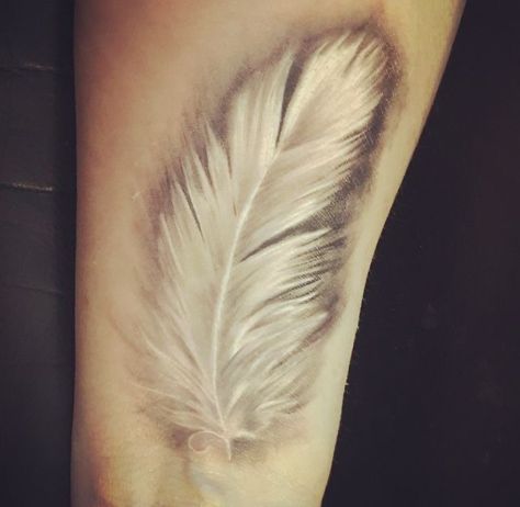 Pastel Feather Tattoo, White Feather Tattoos For Women, Feather Remembrance Tattoo, Angel Feather Tattoo, White Feather Tattoo, Falling Feather Tattoo, Tattoo Plume, White Feather Tattoos, Frangipani Tattoo