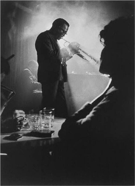 Music in the Shadows: New Film Noir Musical Book Dennis Stock, Arte Jazz, Jazz Artists, Black And White Photograph, Jazz Club, Rock N’roll, Miles Davis, Jazz Musicians, James Dean