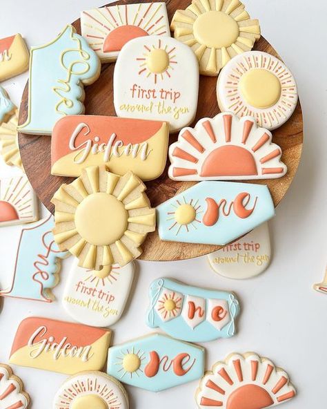 Sweet Ideas Bake Shop on Instagram: "#firsttriparoundthesuncookies ☀️ #firsttriparoundthesun #coralspringscookies #parklandpartyplanner #bocaratonkidsparty #bocaraton #firstbirthdayideas" Sun Decorated Cookies, Sun Cookies, Fondant Biscuits, Decorated Biscuits, Sunshine Cookies, Icing Ideas, Pool Party Kids, Royal Iced Cookies, Sugar Cookie Icing