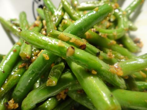 Fresh Green Beans sautéed with fresh garlic and Slap Ya Mama seasonings, making these Creole Green Beans the perfect side dish. Cajun Green Beans, Green Beans With Garlic, Slap Ya Mama, Cajun Chicken Pasta Recipes, Green Soup, Garlic Green Beans, Seasoning Recipe, Mama Recipe, Bbq Beef