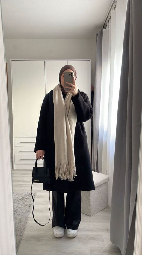 Hijab Outfit Winter, Hijab Aesthetic Outfit, Hijabi Winter, Winter Hijab Outfits, Modest Fall Outfits, Fashion Outfits Winter, Modest Winter Outfits, Modest Outfits Muslim, Outfits Everyday