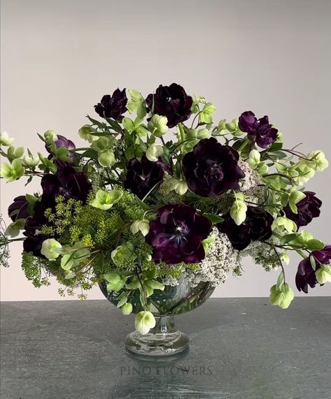 Dark Purple Hydrangea, Plants Centerpieces, Hydrangea Flower Arrangements, Purple Flower Bouquet, Peony Arrangement, Dark Purple Flowers, Purple Hydrangea, Hydrangea Arrangements, Christmas Flower Arrangements