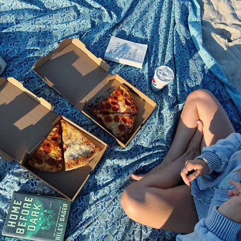 what i’ve been up to! if you were curious #liferecently ☮️🌴 Margherita Pizza, Picnic Foods, Beach Picnic, Summer Picnic, Beach Girl, Beach Photography, Beach Pictures, Beach Bag, Beach Vacation