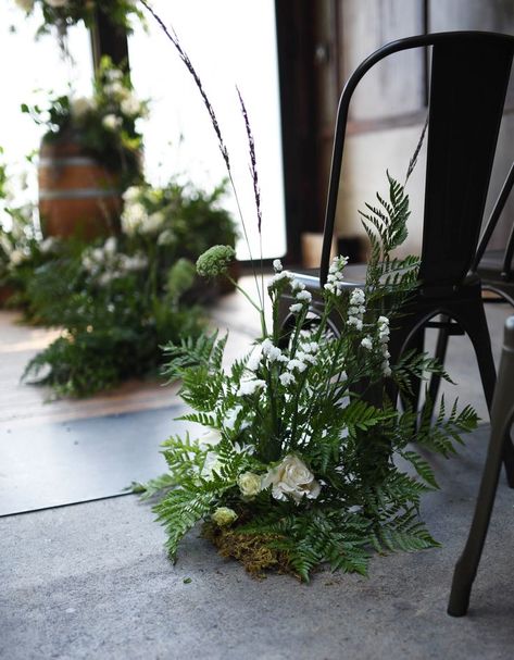 Wedding Decorations Forest, Fern Aisle Decor, Moss Wedding Arch, Fern Arrangements, Moss Wedding Aisle, Ferns Wedding, Forest Wedding Centerpieces, Forest Flower Arrangements, Moss And Fern Centerpieces