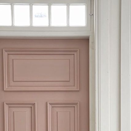 The Victorian Emporium on Instagram: "Pink Friday👌loving this gorgeous colour door, so beautiful 💜💜💜  Pink front doors don’t have to be flashy – they can be a beautiful and classy statement on many home exteriors! Here this understated pink front door to be inspired by and paint colors to try on your own home exterior.  #Pink #Door #middletonPink #Farrow&Ball  victorianemporium 💜 #victorianhouse #georgianhouse #periodhome #periodhouse #renovation #restoration #renovationproject #georgianrenovation #victorianrenovation  #edwardianrenovation #architecture #19thcenturyhouse #18thcenturyhouse #buildingrenovation #oldhouse #interiors #decor #interiorinspiration #originalfeatures #interiordesign  #victorianemporium 💜" Blush Pink Door, Dusty Pink Front Door, Dusky Pink Front Door, Pink Door Exterior, Pink Front Doors, Cinder Rose Farrow And Ball, House Palette, Southwest Modern, Victorian Front Doors