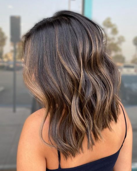 25 Lob Haircut 2025 Ideas to Refresh Your Look with Trendy Styles Dark Brown Lob, Haircut 2025, Brown Lob, Brunette Lob, Lob Hairstyles, Lob Hair, Straight Lobs, Balayage Lob, 2025 Ideas