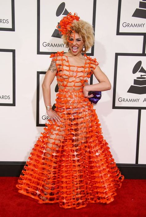 Most Outrageous Grammy's Outfits - Grammy's 2014 Scandalous Outfits, Grammy Outfits, Grammy Dresses, Crazy Dresses, Bad Dresses, Revealing Outfits, Gaun Fashion, Red Carpet Outfits, Crazy Outfits