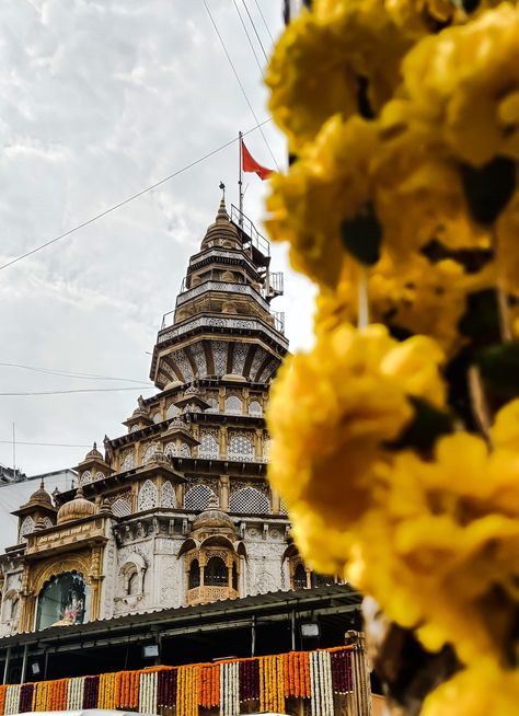 Shrimanta Dagadusheth Halwai Dagadusheth Halwai Ganpati, Marathi Wallpaper, Pune Photography, Best Love Couple Images, Dagdusheth Ganpati, गणपती बाप्पा, Ganesh Lord, Instagram Design Creative, Marathi Status