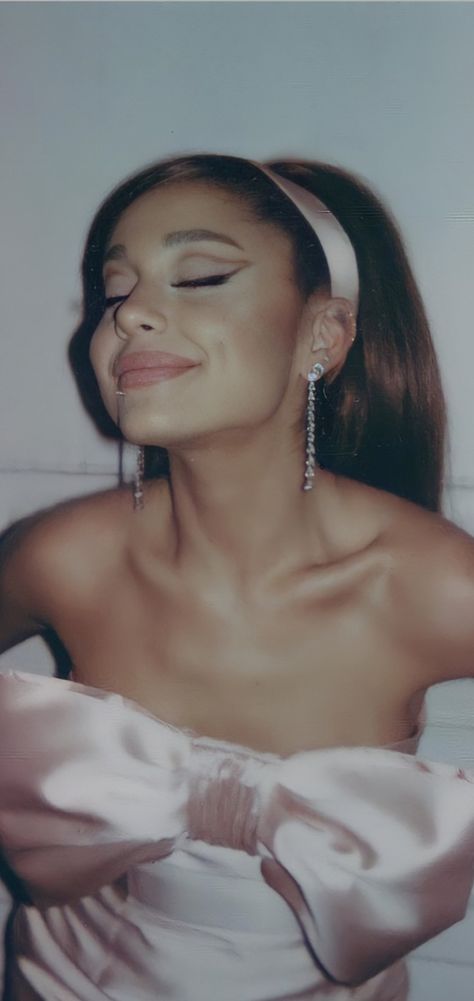 Ariana Grande Today, Ariana Grande Poster, Ariana Grande Lockscreen, Ariana Grande Background, Ariana Grande Images, Ariana Grande Fans, Ariana Grande Cute, Instagram Baddie, Ariana Grande Wallpaper