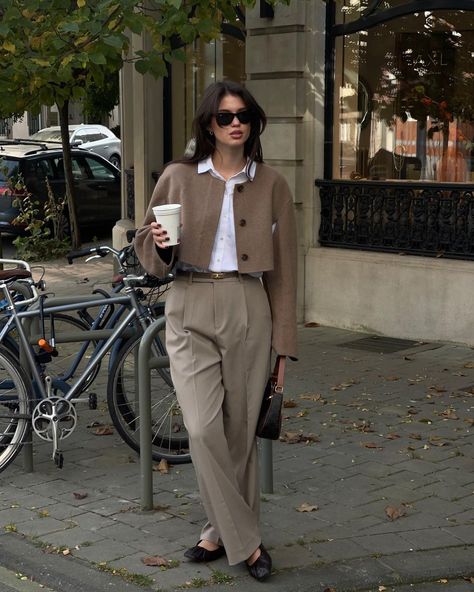 CRISTINA HUDA (@cristinahudacov) • Instagram photos and videos Clothes Inspo Summer, Beige Loafers Outfit, Millennial Outfit, Straw Hats Outfit, Loafers Outfit, Aesthetic Ootd, Stylish Fall Outfits, Classic White Shirt, Coffee Run