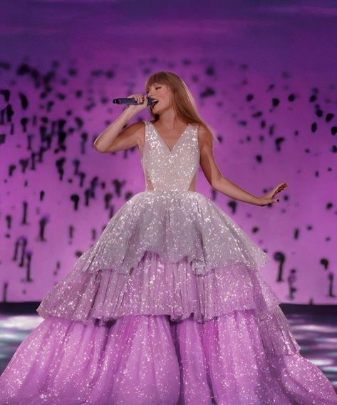 Taylor Swift Gown, Taylor Swift Performing, Taylor Swift Enchanted, Enchanted Dress, Taylor Swift Fotos, Taylor Swift Dress, Taylor Swift Tour Outfits, Taylor Swift New, Taylor Swift Speak Now