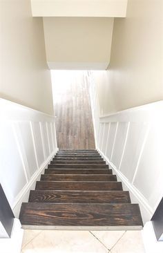 Basement Staircase, Basement Steps, Basement Stairs Ideas, Basement Decoration, Small Basement Remodel, Dream Basement, Diy Basement, Small Basements, Basement House