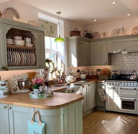 Cottage Core Kitchen Ideas, Cottage Core Kitchen, Cottage House Interior, Cottage Core Home, Cocina Shabby Chic, Dekorasi Kamar Tidur, Cottage Kitchens, Rustic Garden Decor, Diy Farmhouse