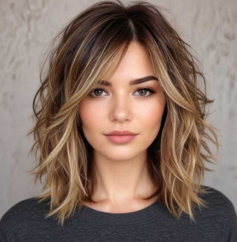 Are you looking to refresh your hairstyle with layers that add movement, volume, and dimension? Layered haircuts have been a timeless trend for decades, Mid Length Hair With Layers Brown, Layer Haircut Ideas, Mid Length Hair With Layers Wavy, Hairstyle With Layers, Wavy Lob Haircut, Med Hair, Layer Haircut, Shoulder Length Hair With Bangs, Layered Haircuts Shoulder Length