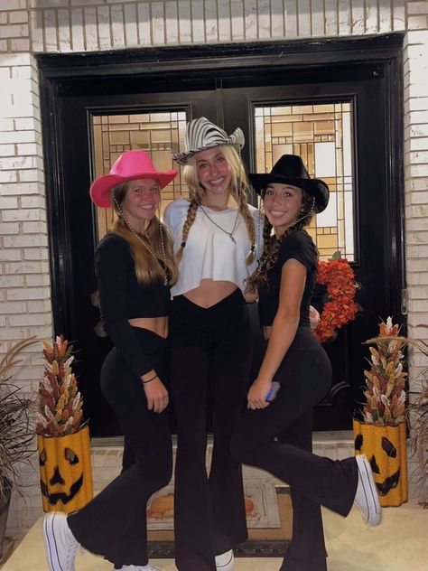 Last Minute Cowgirl Costume, Cowgirl Halloween Costume, Cowgirl Halloween, Cowgirl Costume, Group Costumes, Floppy Hat, Halloween Costumes, Halloween, Hats