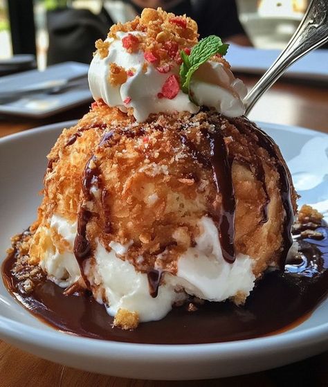 Mexican Fried Ice Cream  Crunchy... - Grandma's Easy Recipes Mexican Ice Cream, Mexican Fried Ice Cream, Yogurt Mousse, Fried Ice Cream, Cute Desserts, Homemade Ice, Homemade Ice Cream, Vanilla Ice, Vanilla Ice Cream