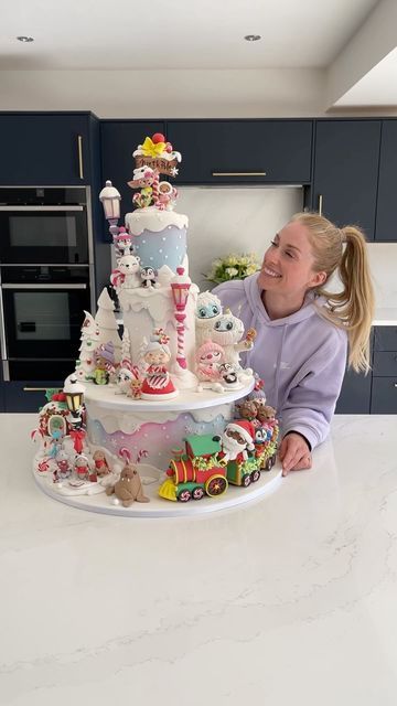 Santas Grotto, Zoes Fancy Cakes, Grinch Cake, Giraffe Cake, Dog Crying, Santa Cake, Giraffe Cakes, Christmas Cake Designs, Buttercream Cake Decorating