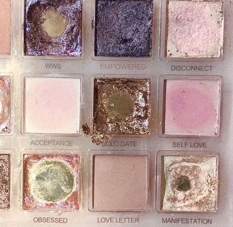 Colorful Eyeshadow Pallets, Makeup Pallet Aesthetic, Pink Palette Aesthetic, Eyeshadow Pallets Aesthetic, Makeup Palette Aesthetic, Pink Makeup Palette, Pallet Makeup, Pink Eyeshadow Palette, Makeup Pallets