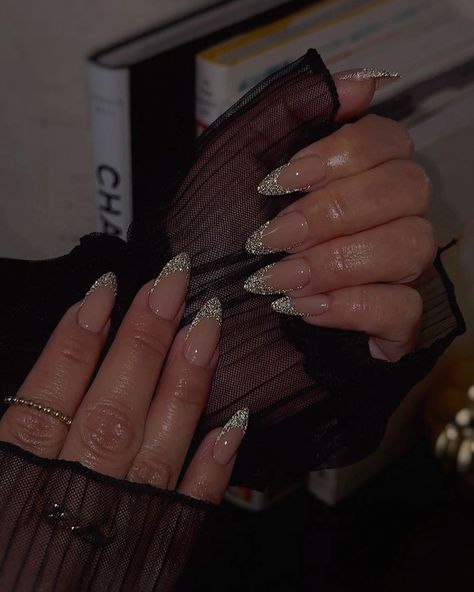 New Year’s Eve inspo☺️✨ . . . . . @apresnailofficial sculpted almond medium #klawsbysonia #apres #apresgelx #gelxnails #gelx… | Instagram Sparkle French Tip Nails, Sparkle French Tip, Glitter French Tip Nails, Glitter French Tip, Glitter French Nails, Glitter Tip Nails, Glitter French Tips, Glitter French Manicure, Short Fake Nails