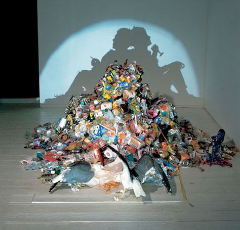 Trash Art, Sustainable Art, Shadow Art, Arte Inspo, Theme Design, Art Plastique, Art Sculpture, Light And Shadow, Installation Art