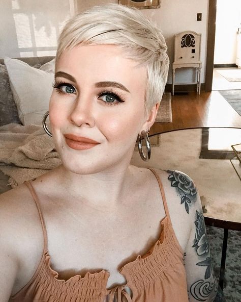 Sarah B. on Instagram: “Back in the Pixie Club!🖤🖤 Thank you @alysonwonderlvndhair Video coming soon 👀🖤” Pixie Cut Hairstyles, Easy Short Haircuts, Sarah B, Cut Hairstyles, Hairstyles And Haircuts, Short Hair Pixie Cuts, Blonde Pixie Cuts, Best Pixie Cuts, Queen Hair