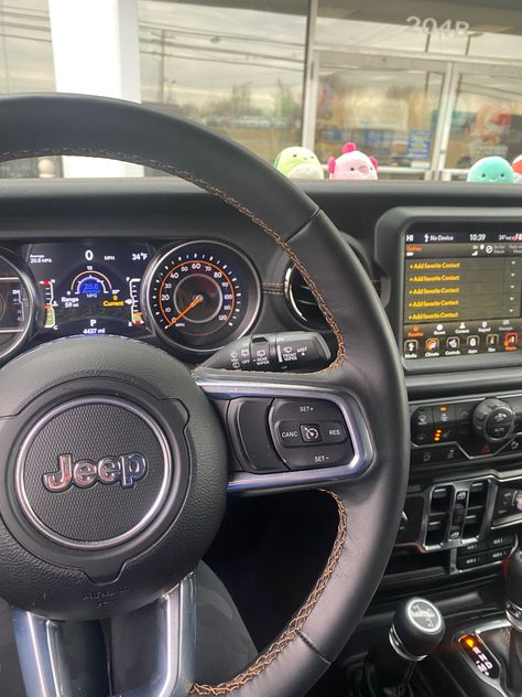 Jeep Srt Interior, Jeep Interior Aesthetic, Mercedes Jeep Aesthetic, Jeep Renegade Interior, Jeep Interior, New Car Aesthetic Jeep, Jeep Renegade Inside, Driving Aesthetic Jeep, Panther Car