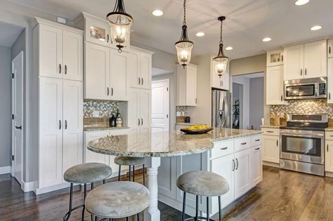 Island With Round End, Kitchen Island With Stove And Oven L Shaped, Kitchen Design Backsplash, Kitchen Island Round, Traditional Pictures, Round Kitchen Island, Curved Kitchen Island, Island Countertop, Curved Kitchen