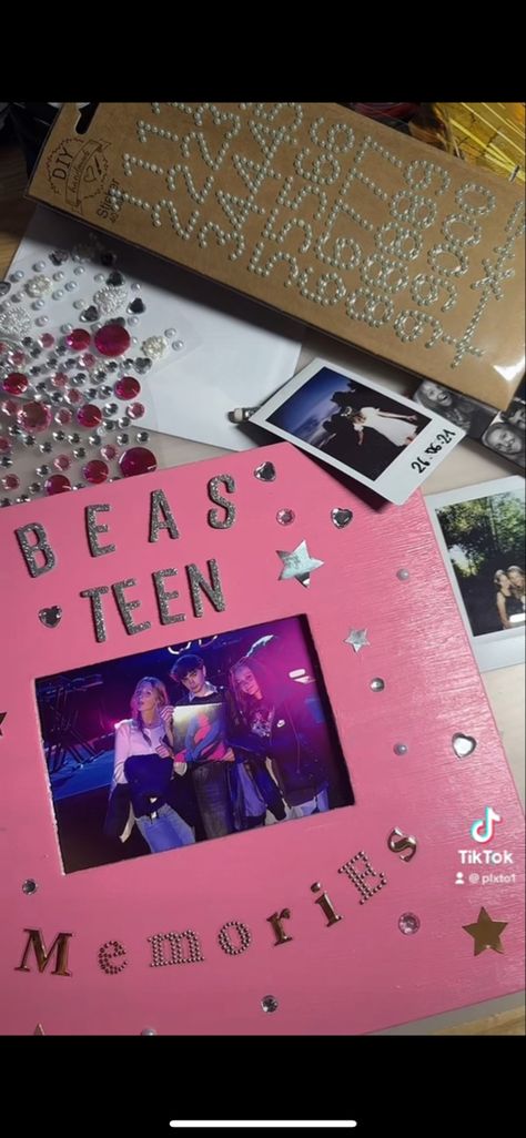 Teenage Years Scrapbook, Teenage Life Scrapbook, Teen Scrapbook Ideas, Teenage Scrapbook, Teen Scrapbook, Senior Year Scrapbook, Year Scrapbook, Teenage Memories, Cute Scrapbooks