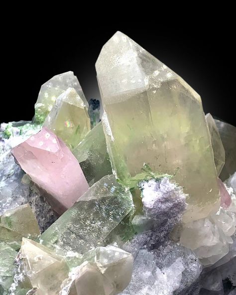 Minerals: 💎 Morganite with Quartz and Green Tourmalines Weight : 4347 Gram Specimen size : 229*153*150 mm Locality: Dara e Pech Afghanistan Presenting beautiful Pink color Morganite crystals with Geeen Tourmalines, Quartz and albite on matrix. Its perfect self standing and aesthetic specimen for collection. #morganite #morganitestone #morganitecrystal #tourmaline #tourmalinecrystals #quartzcrystals #tourmalinekingsworldwide #feldapar #beryl #crystalcluster #mineralspecimens #mineralcolle... Precious Stones Chart, Crystals Quartz, Minerals And Gemstones, Gems And Minerals, Green Tourmaline, Crystal Cluster, Red Garnet, Pink Crystal, Morganite