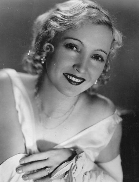 Bessie Love, Miss Marple, Old Hollywood, One Shoulder Blouse, Vintage Ladies, Fashion Beauty, Hollywood, Actresses, Wonder