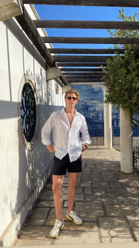 Summa Aesthetic, Old Money Outfits Men Summer, Francisco Borsoi, Money Core, Mens Clothing Styles Summer, Stockholm Summer, Summer Outfits Men Beach, Guy Aesthetic, Beach Outfit Men