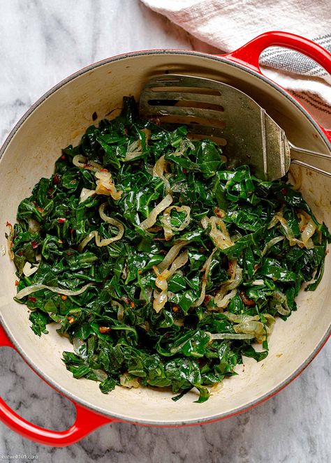 Fried Collard Greens, Greens Side Dish, Quick Collard Greens Recipe, Collard Greens Recipe Healthy, Collar Greens, Easy Collard Greens Recipe, How To Cook Collards, Collard Greens With Bacon, Sauteed Collard Greens