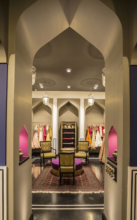 Clothing Store Interior, Store Concept, Clothing Store Design, Retail Interior Design, Store Design Boutique, Indian Interiors, Vintage Interior Design, Showroom Interior Design, Boutique Interior Design