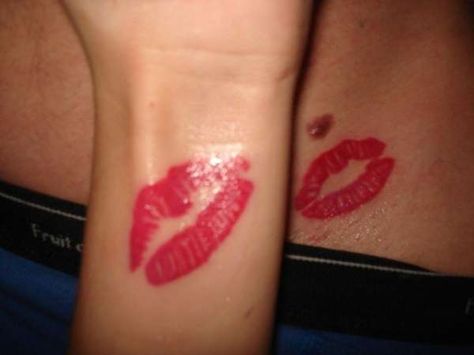 Kissy Lips Tattoo, Girlfriend Eyes Tattoo, Boyfriend Tattoo, Matching Love Tattoos, Girlfriend Tattoos, Kissy Lips, Cute Matching Tattoos, Tattoo For Boyfriend, Neck Tattoos Women