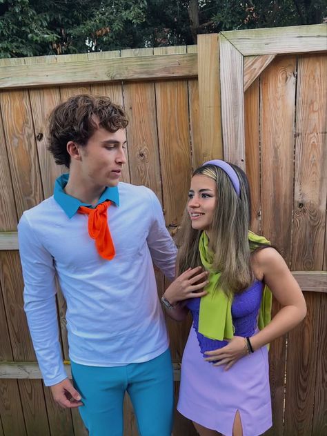 Daphne Hairstyle Scooby Doo, Daphne And Fred Costume Couple, Fred And Daphne Costume Couple, Freddy And Daphne Costume, Fred Costume From Scooby Doo, Danny And Sandy Costumes, Fred And Daphne Costume, Scooby Doo Fred, Fred And Daphne