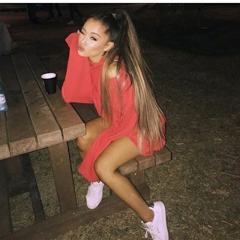 Ariana Grande 2015, Ariana Grande Bra, Ariana Grande Images, Red Crew Neck, 2015 Outfits, Ariana Grande Cute, Red Jumper, Ariana Grande Pictures, Hoodie Outfit