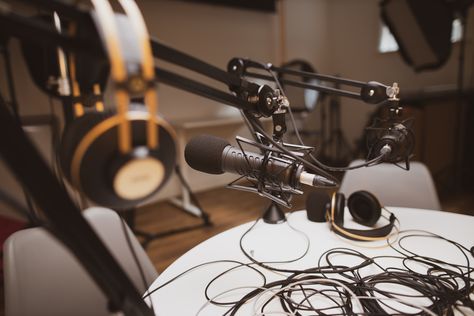 Host Aesthetic, Podcast Pictures, Podcast Setup, Podcast Advertising, Virtual Receptionist, Successful Podcast, Popular Blogs, Traditional Advertising, Radio Host