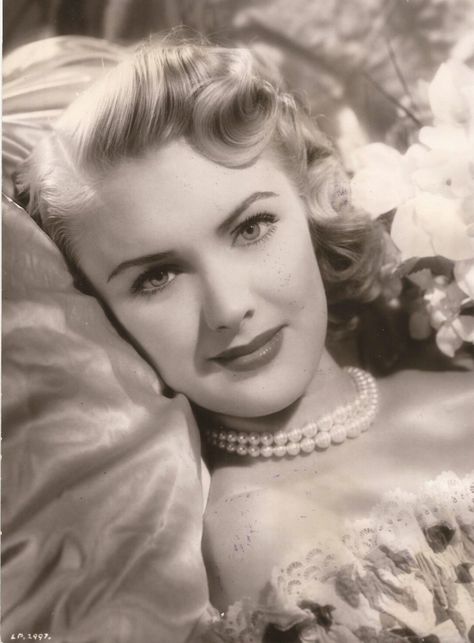 Susan Shaw, The Intruder, Die Young, English Actresses, Old Lady, Stock Car, Vintage Women, Silver Screen, Vintage Beauty