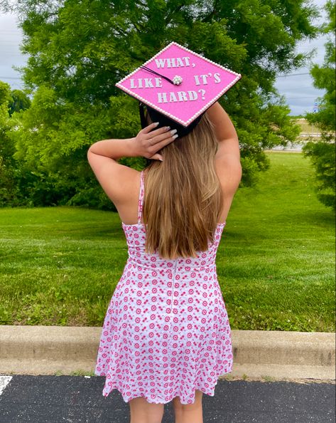 Sharpay Grad Cap, Legally Blonde Grad Cap, Legally Blonde Graduation Party, Sharpay Evans Graduation Cap, Grad Cap Ideas Nursing, Legally Blonde Graduation Cap, Legally Blonde Graduation, Blonde Graduation, School Photoshoot