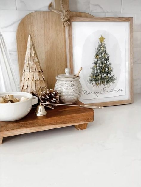 Coffee Bar Christmas Decor, Christmas Minimalist Decor, Christmas Countertop Decor, Christmas Dining Table Decorations, Metallic Table, Decor Ideas For Christmas, Stylish Kitchen Decor, Credenza Decor, Christmas Minimalist