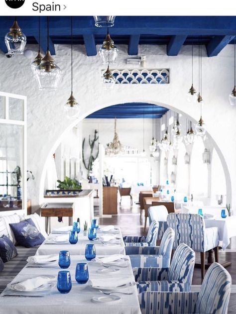 Greek Style Home, Santorini Restaurants, Bistro Interior, Resturant Design, Coffee House Design, Bistro Design, Mediterranean Interior Design, Modern Restaurant Design, Mediterranean Interior