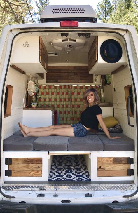 Kombi Trailer, Kangoo Camper, Kombi Motorhome, Camping Diy, Kombi Home, Cool Campers, Campervan Interior, Camper Van Conversion Diy, Camper Makeover