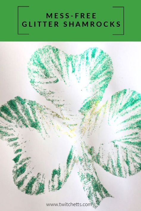 These glitter shamrocks are perfect for St Patrick's Day crafting. This technique makes the project mostly mess-free, which is a win for any glitter art project! #twitchetts Sant Patrick, Shamrock Craft, Saint Patricks Day Art, March Crafts, St Patricks Crafts, Sensory Bags, St Patricks Day Crafts For Kids, March Activities, St Patrick Day Activities