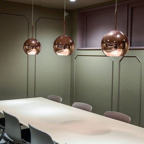 Tom Dixon Copper, Tom Dixon Lighting, Dining Table Lighting, Round Pendant Light, Table Lighting, Flat Ideas, Tom Dixon, Reflective Surfaces, Round Pendant