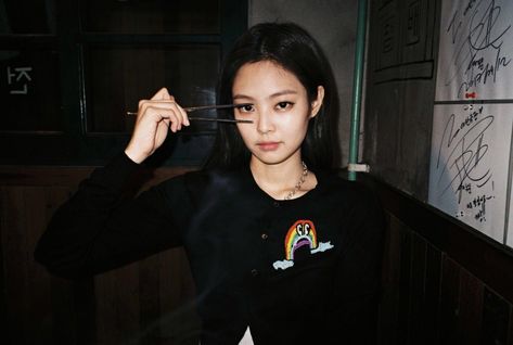 Jennie, Blackpink, Cute, Smile, Chopsticks, Eyes, Pretty, Baby, Kpop, Female, Idol 사진 촬영 포즈, Blackpink Members, Jennie Kim Blackpink, Jairzinho, Jennie Lisa, How To Pose, Kim Jisoo, Blackpink Photos, Blackpink Fashion