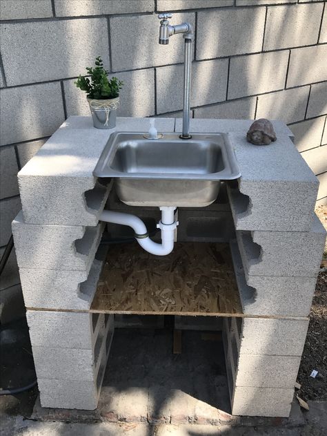 #CinderBlock #DIY #Outdoor #Sink #Backyard Yard Ideas Diy, Outdoor Sink, Garden Sink, Yard Ideas Cheap, Yard Ideas Backyard, Outdoor Sinks, Backyard Fireplace, Outdoor Kitchen Patio, Ideas Backyard